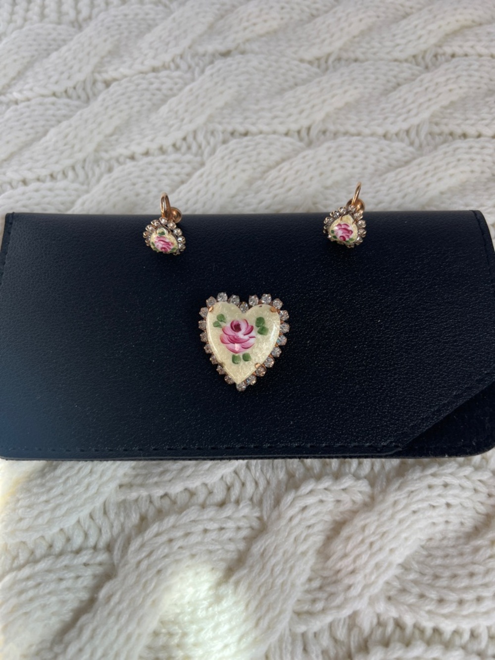Vintage-Gold -Tone Pink Rose Enamel Clip-On Earrings and Brooch Set. - Picture 4 of 4